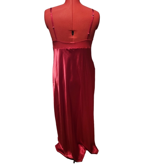 Maxi length red silk like strappy nightie w/ textured lace cups/bodice in size L - Picture 2 of 2